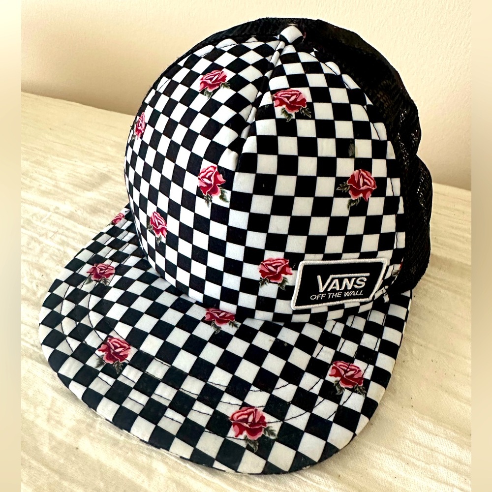 Vans off the Wall - Unisex Checkered Black/White/Rose Adult Trucker Baseball Hat